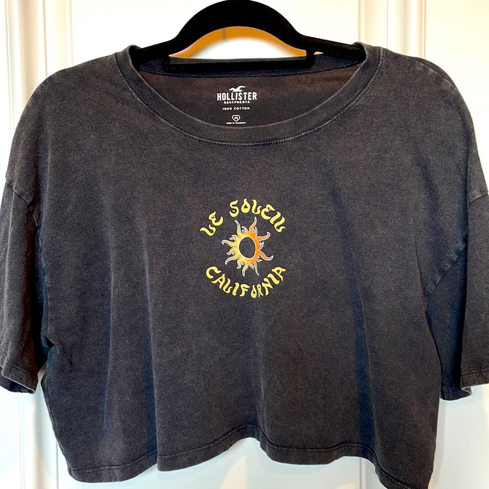 Hollister Cropped T-Shirt. Size M. Super cuter